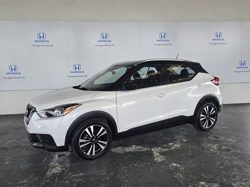 Used 2020 Nissan Kicks SV FWD image 2