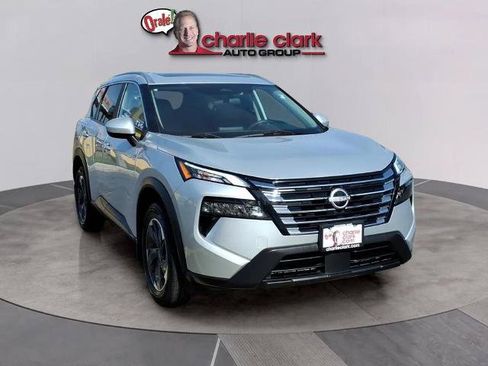 Certified 2024 Nissan Rogue SV w/ SV Premium Package FWD image 7