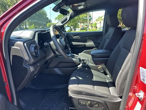 Used 2024 Chevrolet Colorado Trail Boss w/ Technology Package image 16