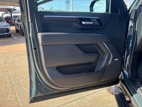 New 2026 Chevrolet Suburban Z71 image 11