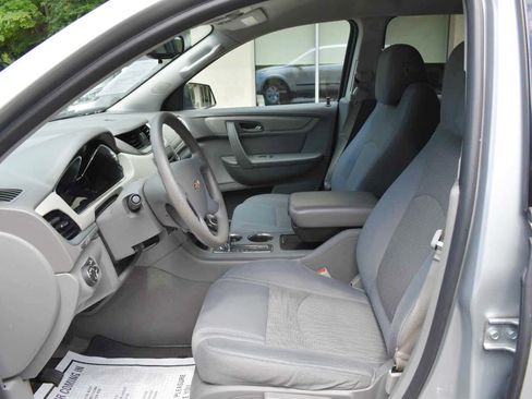 Used 2017 Chevrolet Traverse LS FWD image 10