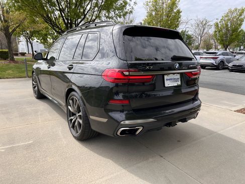 Used 2021 BMW X7 M50i image 9