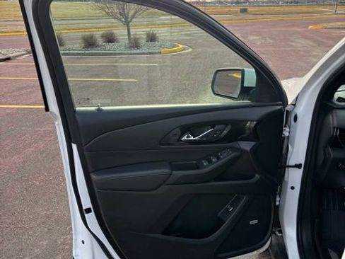 Used 2022 Chevrolet Traverse RS image 4