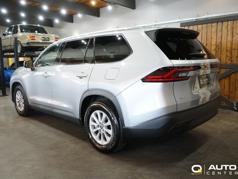 Used 2025 Toyota Grand Highlander AWD image 6