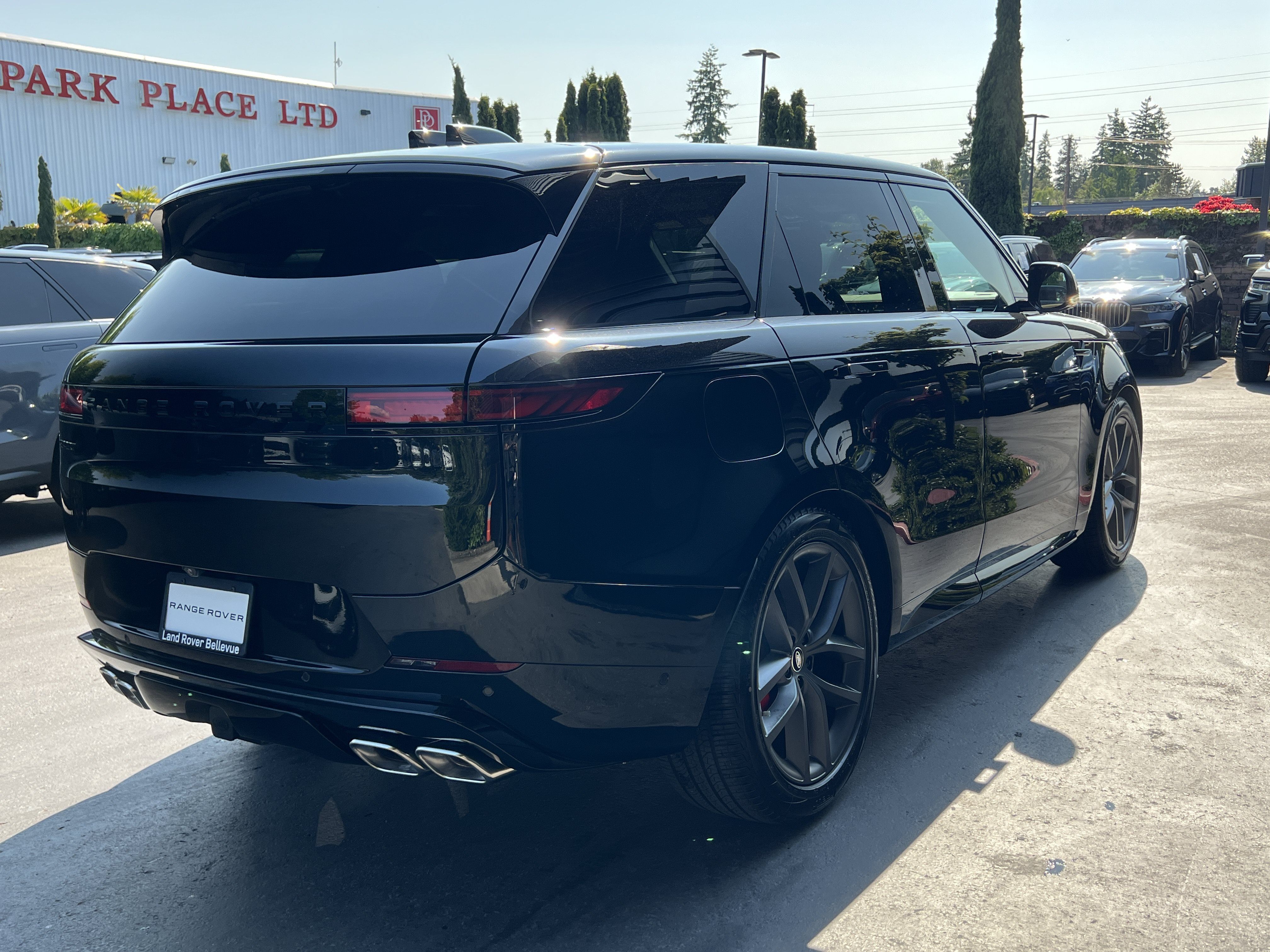 New 2025 Land Rover Range Rover Sport Dynamic SE AWD/4WD image 8