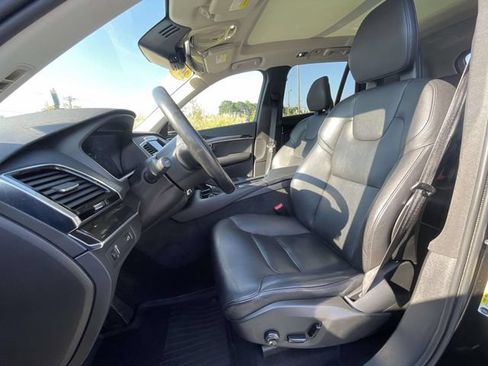 Used 2018 Volvo XC90 T6 Momentum w/ Convenience Package AWD/4WD image 17