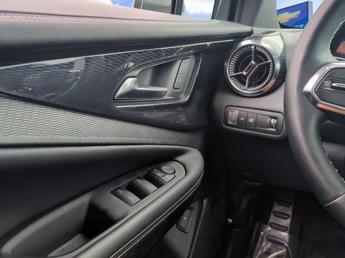 Used 2025 Chevrolet Blazer EV LT AWD/4WD image 20