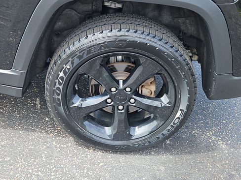 Used 2023 Jeep Grand Cherokee Altitude AWD/4WD image 28