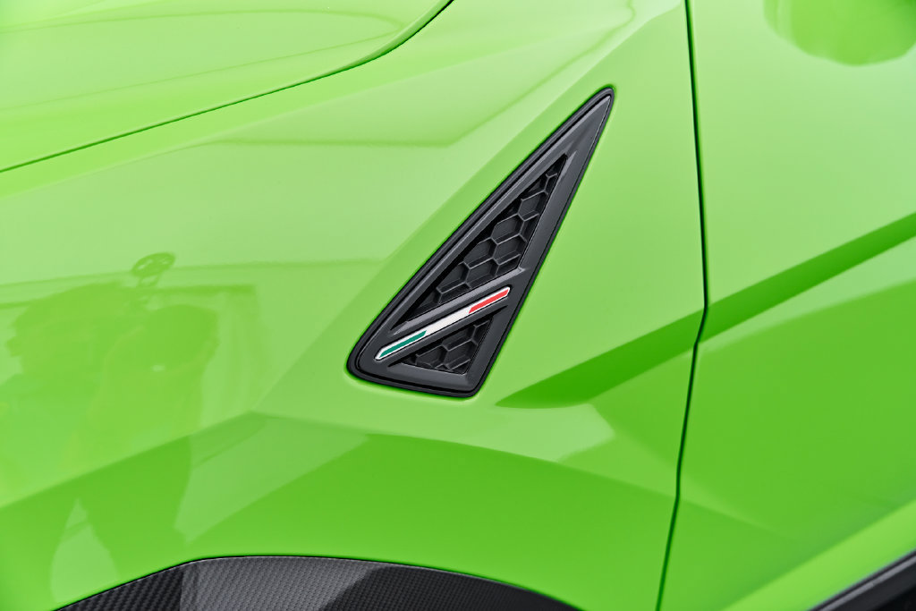 Used 2023 Lamborghini Urus Performante AWD/4WD image 23