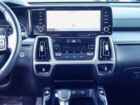 Used 2022 Kia Sorento S w/ Panoramic Sunroof Package image 19