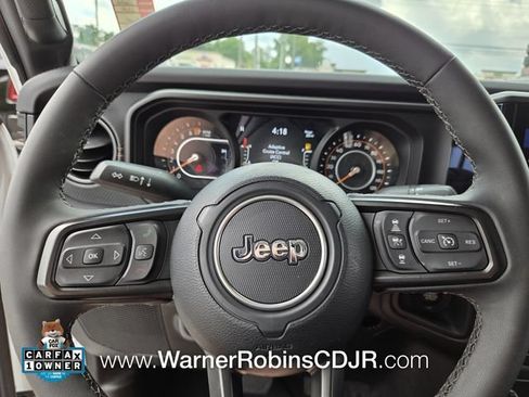 Used 2025 Jeep Gladiator Mojave w/ Convenience Group AWD/4WD image 25