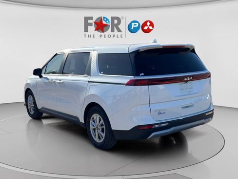 Used 2023 Kia Carnival LX image 3