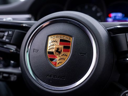 Certified 2026 Porsche Macan AWD/4WD image 30