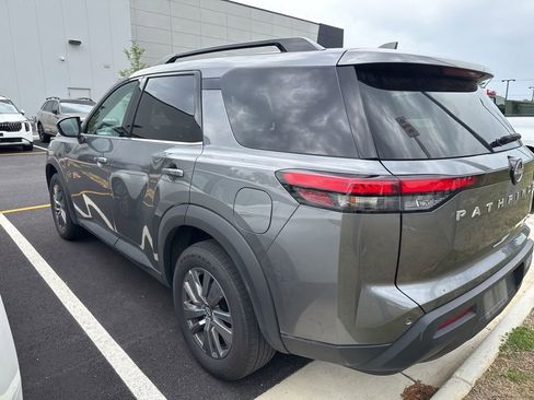 Used 2024 Nissan Pathfinder SV FWD image 5