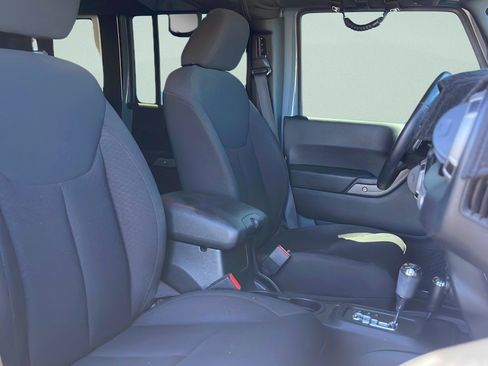 Used 2015 Jeep Wrangler Unlimited Sport w/ Quick Order Package 24S AWD/4WD image 23