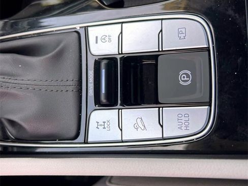 Certified 2025 Hyundai Tucson SE image 18