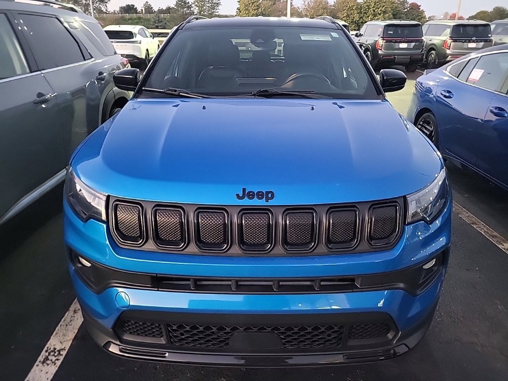 Used 2022 Jeep Compass Latitude w/ Convenience Group AWD/4WD image 2