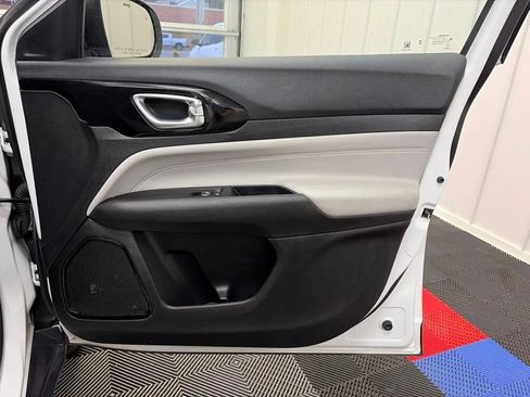 Used 2025 Jeep Compass Limited AWD/4WD image 18