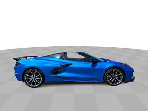 Used 2025 Chevrolet Corvette Stingray Premium Conv w/ Z51 Performance Package RWD image 9