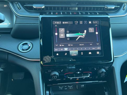 New 2025 Jeep Grand Cherokee 4WD image 23