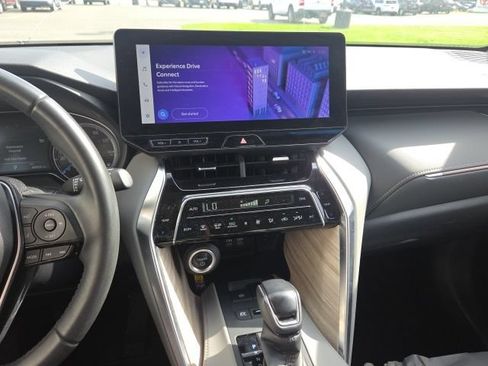 Used 2023 Toyota Venza XLE AWD/4WD image 16