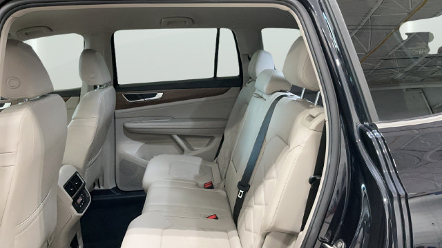 Certified 2025 Volkswagen Atlas SE AWD/4WD image 16