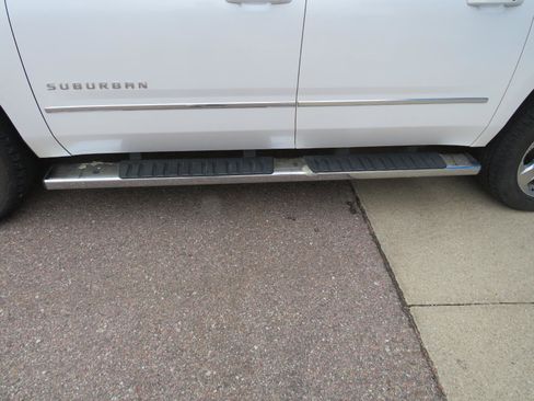 Used 2018 Chevrolet Suburban LT w/ LT Signature Package image 3