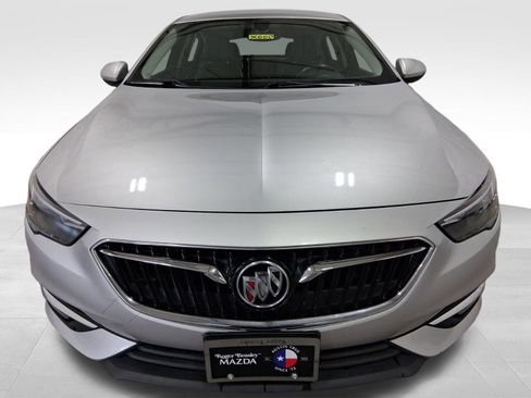 Used 2018 Buick Regal Essence FWD image 2