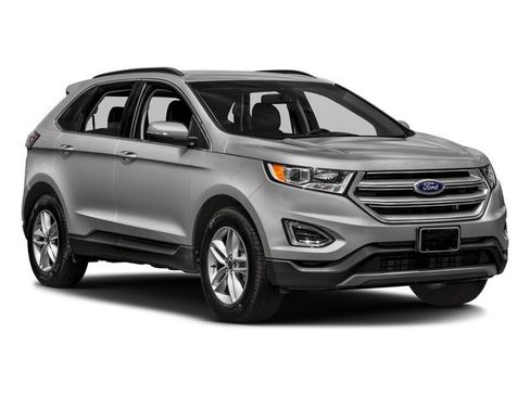 Used 2018 Ford Edge Titanium w/ Technology Package FWD image 9