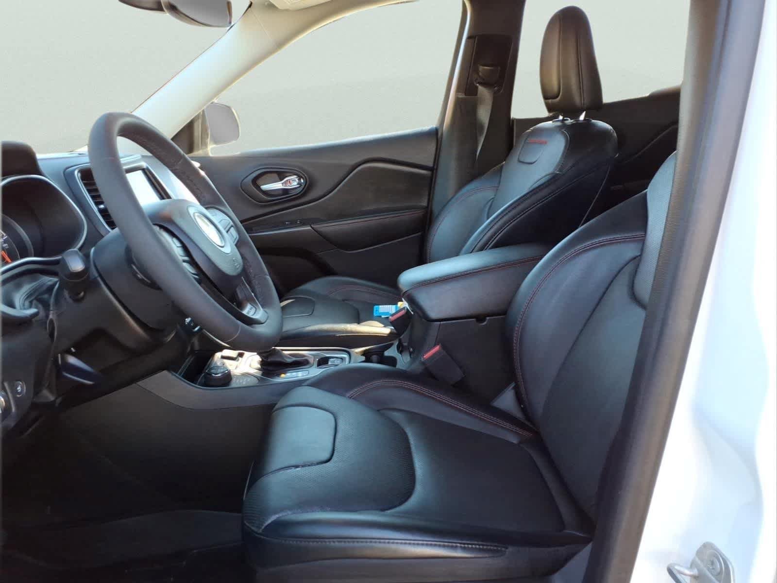 Used 2022 Jeep Cherokee Trailhawk w/ Premium Leather Package AWD/4WD image 15