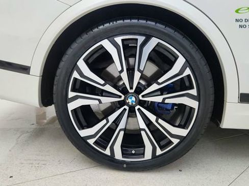 Used 2025 BMW X7 M60i AWD/4WD image 65