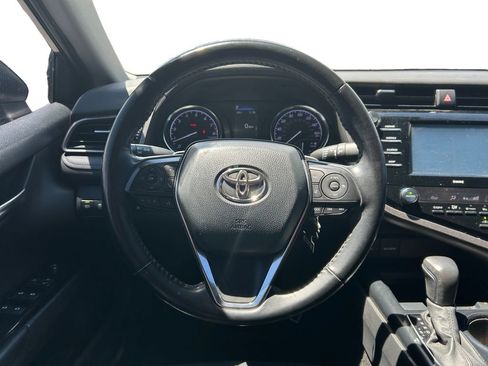 Used 2020 Toyota Camry SE w/ Convenience Package FWD image 14