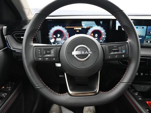 Used 2025 Nissan Kicks SR FWD image 32