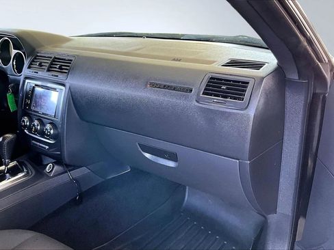 Used 2013 Dodge Challenger SXT image 22
