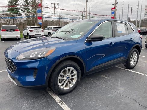 Used 2022 Ford Escape SE w/ Cold Weather Package image 2