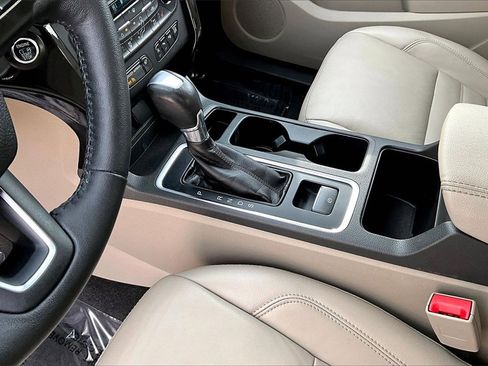 Used 2018 Ford Escape Titanium w/ Ford Safe & Smart Package image 18