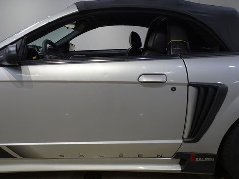 Used 2001 Ford Mustang GT RWD image 33