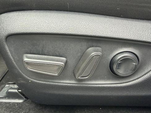 Used 2025 Toyota RAV4 XLE AWD/4WD image 16