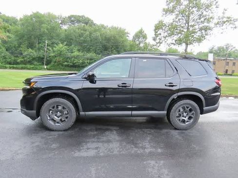 New 2025 Honda Pilot TrailSport image 3