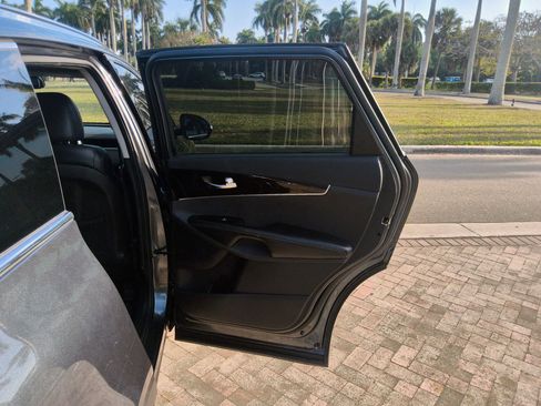 Used 2019 Kia Sorento EX FWD image 32