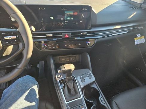 New 2026 Kia Sportage SX image 2