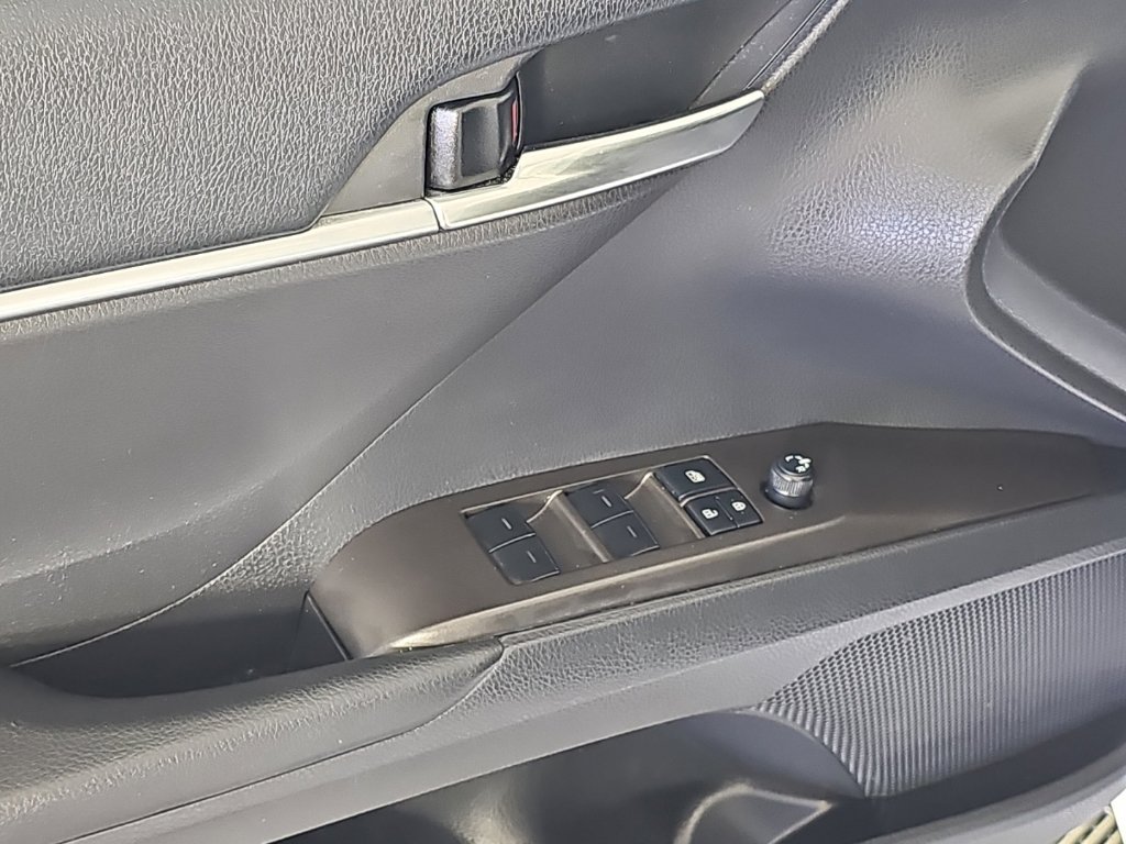 Used 2023 Toyota Camry SE FWD image 12