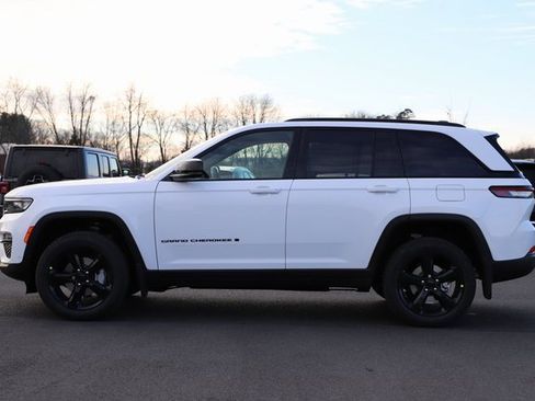 New 2025 Jeep Grand Cherokee Limited image 3