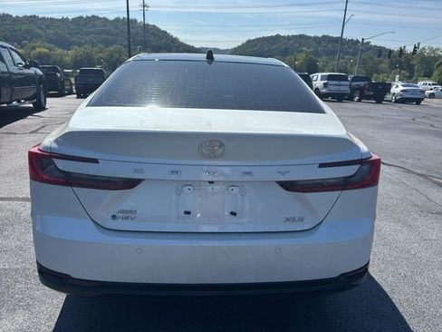Used 2025 Toyota Camry XLE w/ Premium Plus Package AWD/4WD image 4