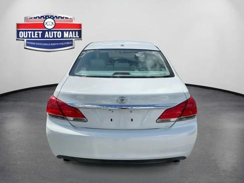 Used 2012 Toyota Avalon Limited FWD image 4