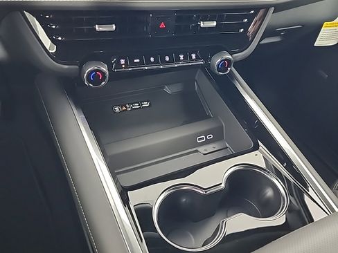 New 2025 Chevrolet Suburban Premier image 39