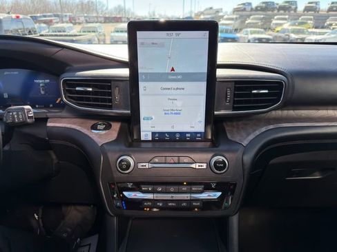 Used 2020 Ford Explorer Platinum w/ Premium Technology Package image 26