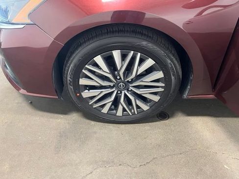 Used 2024 Nissan Altima 2.5 SV FWD image 31