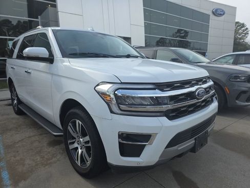 Used 2022 Ford Expedition Limited image 2