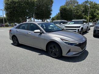 Used 2023 Hyundai Elantra SEL w/ Preferred Accessory Package FWD video 1